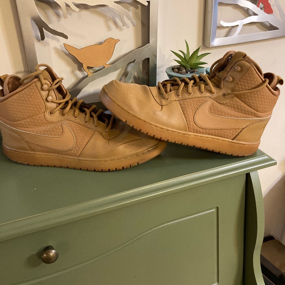 Men’s Nike shoes